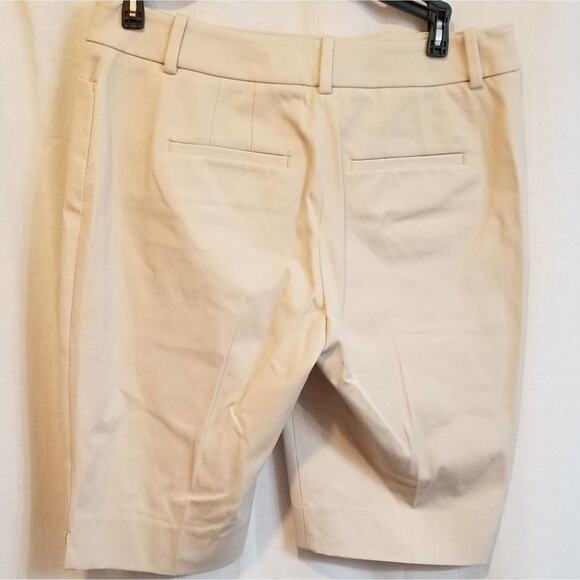 WHBM white house black market khaki soft comfy burmuda 11" shorts size 4 - Picture 3 of 7